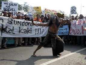 Pembangunan Pabrik Baja di Area Situs Majapahit Didemo