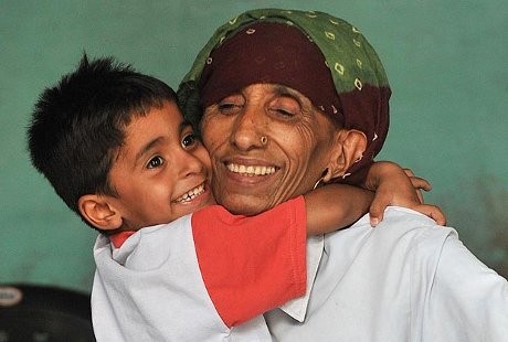 Ibu Tertua di Dunia Ini Ingin Panjang Umur Demi Melihat Anaknya Menikah