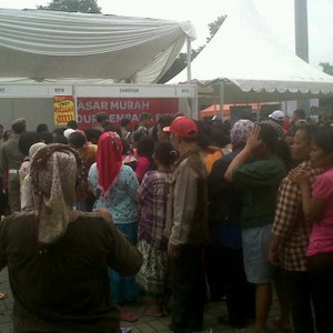 1,2 Ton Cabai Murah Laris Terjual di Pasar Kaget Monas