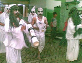 Hii..Pocong Meriahkan Lomba Patrol Saat Ramadan