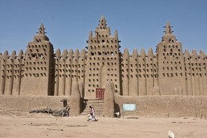 Subhanallah! Masjid Agung di Afrika ini Terbuat dari Lumpur