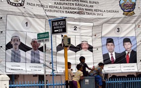  Istri-Anak yang Menggantikan Suami & Ayah Mereka Sebagai Kepala Daerah