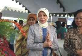  Istri-Anak yang Menggantikan Suami & Ayah Mereka Sebagai Kepala Daerah