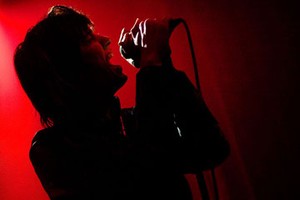 Pentolan The Strokes Berduka Atas Kepergian Sang Ayah, John Casablancas