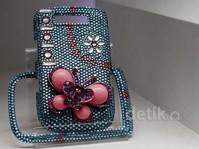 Kerajinan Unik Berbahan Swarovski