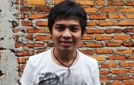 Adam Levine Tunangan, Ade Govinda Bantah Punya Anak