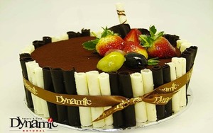Mau Pesan Chocolate Devil Cake atau Opera Cake untuk Lebaran? Cek Infonya di Sini!