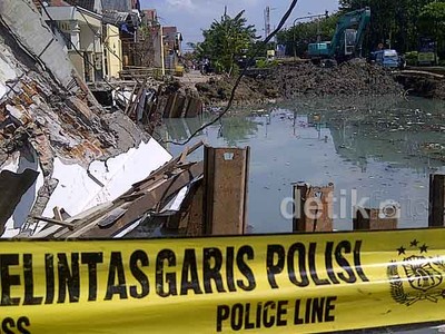 Empat Rumah Ambruk Jadi Korban Proyek Box Culvert