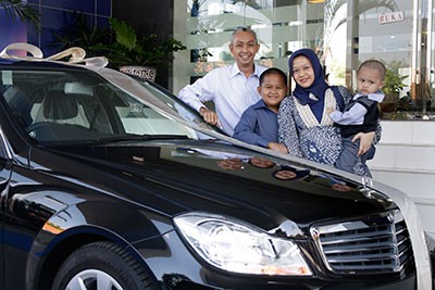 Rajin Menabung, Giliran Taufik dari Bangil dapat Mercedes-Benz