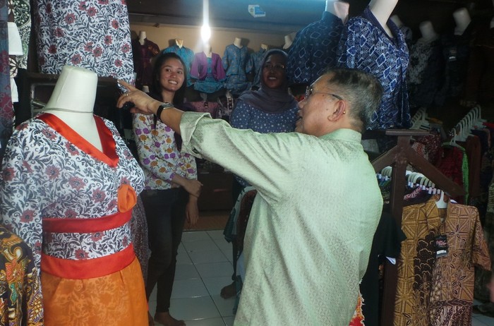 Blusukan JK di Pekalongan, Mulai Kunjungan ke PMI Hingga Sentra Batik