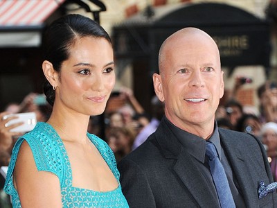 Bruce Willis dan Emma Hemming Pamer Kemesraan