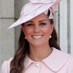 Pangeran William dan Kate Middleton Dikaruniai Bayi Laki-laki