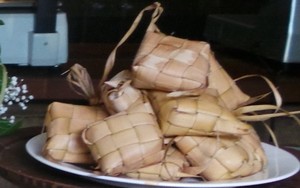 Ketupat Kenyal Tahan Lama, Bisa Jadi Pakai Pengawet!