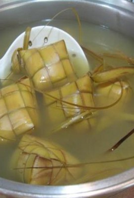 Ketupat Lembek Berair? Bisa Jadi Karena Hal Ini!