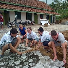 COP, Cara Mahasiswa Petra dan Asing Bermasyarakat