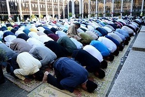 Muslim Inggris Dinilai Lebih Dermawan Daripada Umat Lain
