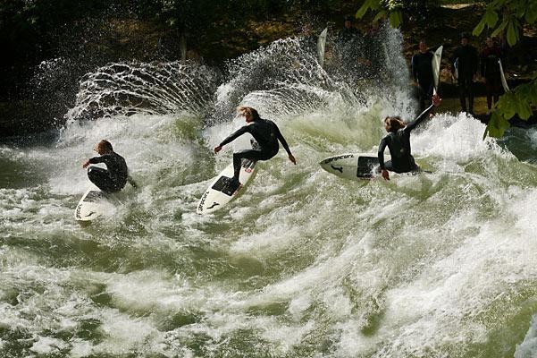 Aneh Tapi Nyata, Turis Bisa Surfing di Tengah Kota Munich