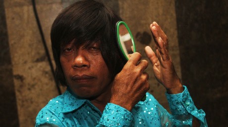 Tolong Dibantu Ya! Apa Bukti Pernikahan Pak Tarno dengan Pramugari?