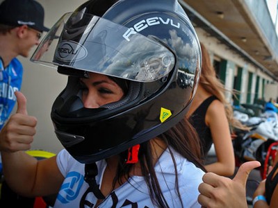 Helm Super Canggih dari Reevu