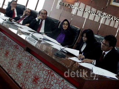 DKPP Mulai Sidangkan Kasus Khofifah