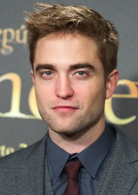 Ssst, Robert Pattinson Cium Wanita Misterius di Kanada