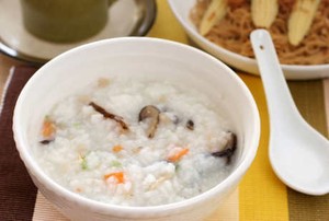 Pencernaan Aman Jika Berbuka Puasa dengan Bubur dan Ketupat 