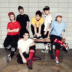 Gaya Stylish Idola KPop dengan Kaos Kaki ala Pesepakbola