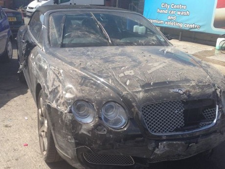 Niat Mau Cuci Mobil, Eh Bentley Ini Malah Rusak