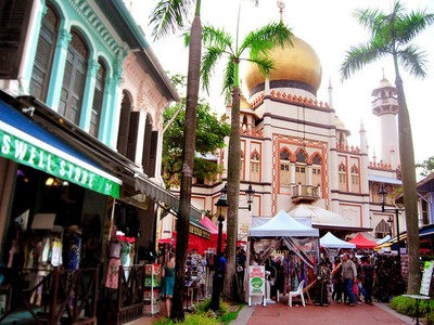 Berburu Takjil Berbagai Negara di Masjid Sultan Singapura