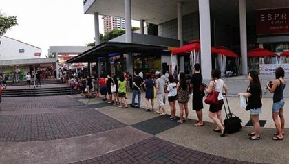 Demi Dapatkan Minion, Pengunjung Rela Antre Panjang di McD