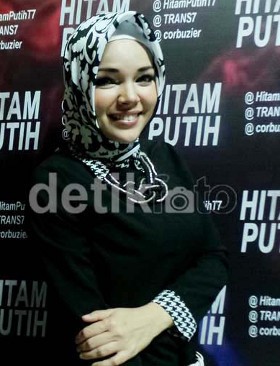 Artis-artis yang Masuk Islam