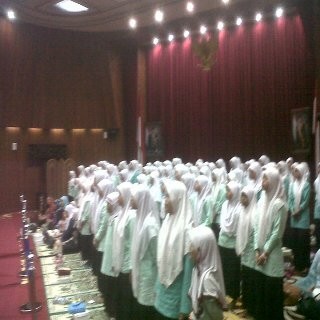 Ajak 2 Menteri, Hatta Buka Puasa Bersama 350 Anak Yatim