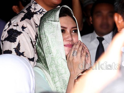 Bella Saphira Jadi Mualaf