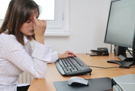 Mata Kering Karena Terlalu Lama di Dalam Kantor? Ini Cara Mengatasinya