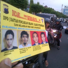 Jelang Buka Puasa, Polisi di Semarang Bagikan 10 Ribu Foto Teroris