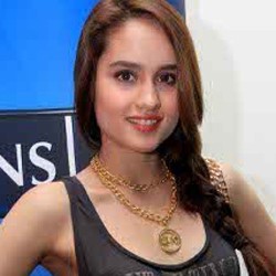 Cinta Laura Promosi Fashionline CLK di Columbia University