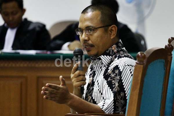 Hadir di Persidangan Fathanah, Ahmad Rozi Diusir oleh Hakim