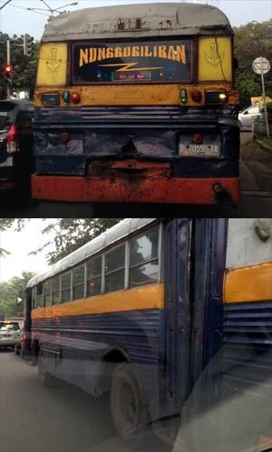 Aneh! Bus Rongsokan Ini Bisa Melintas di Jalanan Jakarta