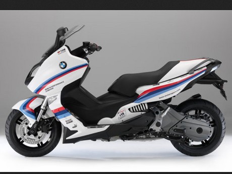 Skuter BMW ala Balapan DTM