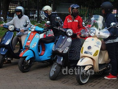 Pecinta Motor Vespa Keliling Jakarta
