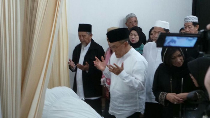 Ical Melayat ke RS MMC, Doakan Arwah Alm Gubernur Babel Eko Maulana