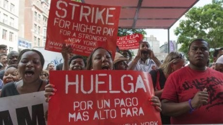 Tuntut Kenaikan Upah, Ratusan Pekerja Restoran Cepat Saji AS Mogok