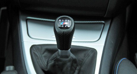 10 Mobil yang Setia dengan Transmisi Manual