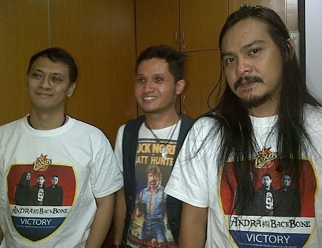 logo andra and the backbone