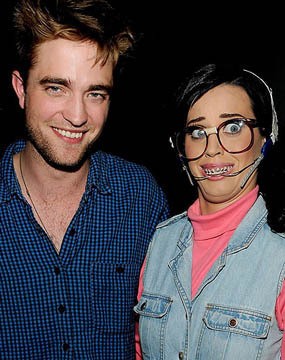 Kepergok Jalan Bareng Robert, Katy Perry Langsung Hubungi Kristen Stewart