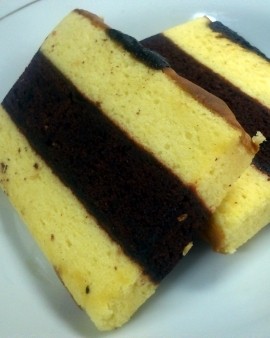 Lapis Surabaya Per Loyang Bisa Dipesan di Toko Kue Ini