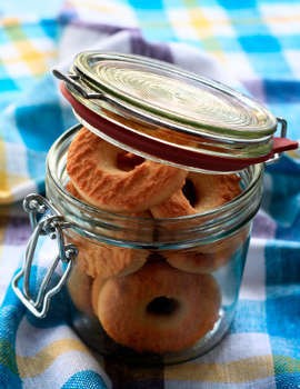 Agar Tetap Renyah Simpan Kue Kering Dalam Freezer
