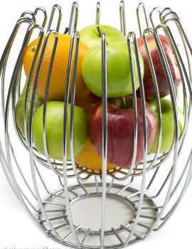 Wadah Buah Kaca dan Keramik Meriahkan Meja Jamuan Lebaran