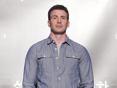 Si Tampan Chris Evans di Korea