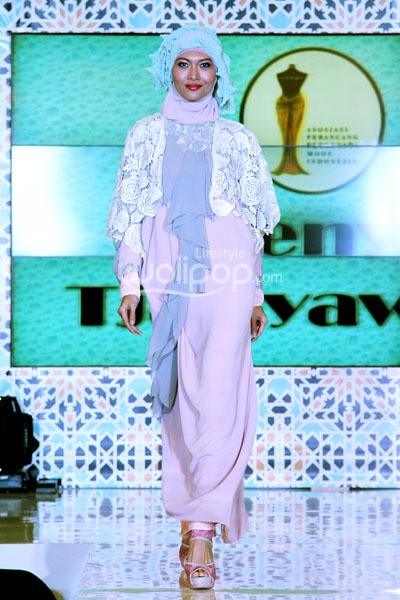 Jakarta - Indonesia. Jenny Tjahyawati Ramadhan Runway 2014 at Grand Atrium Kota Kasablanka. 27 Juli 2013. Jakarta. [Foto: Mohammad Abduh/Wolipop]